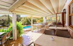 Die Außenterrasse des Restaurants